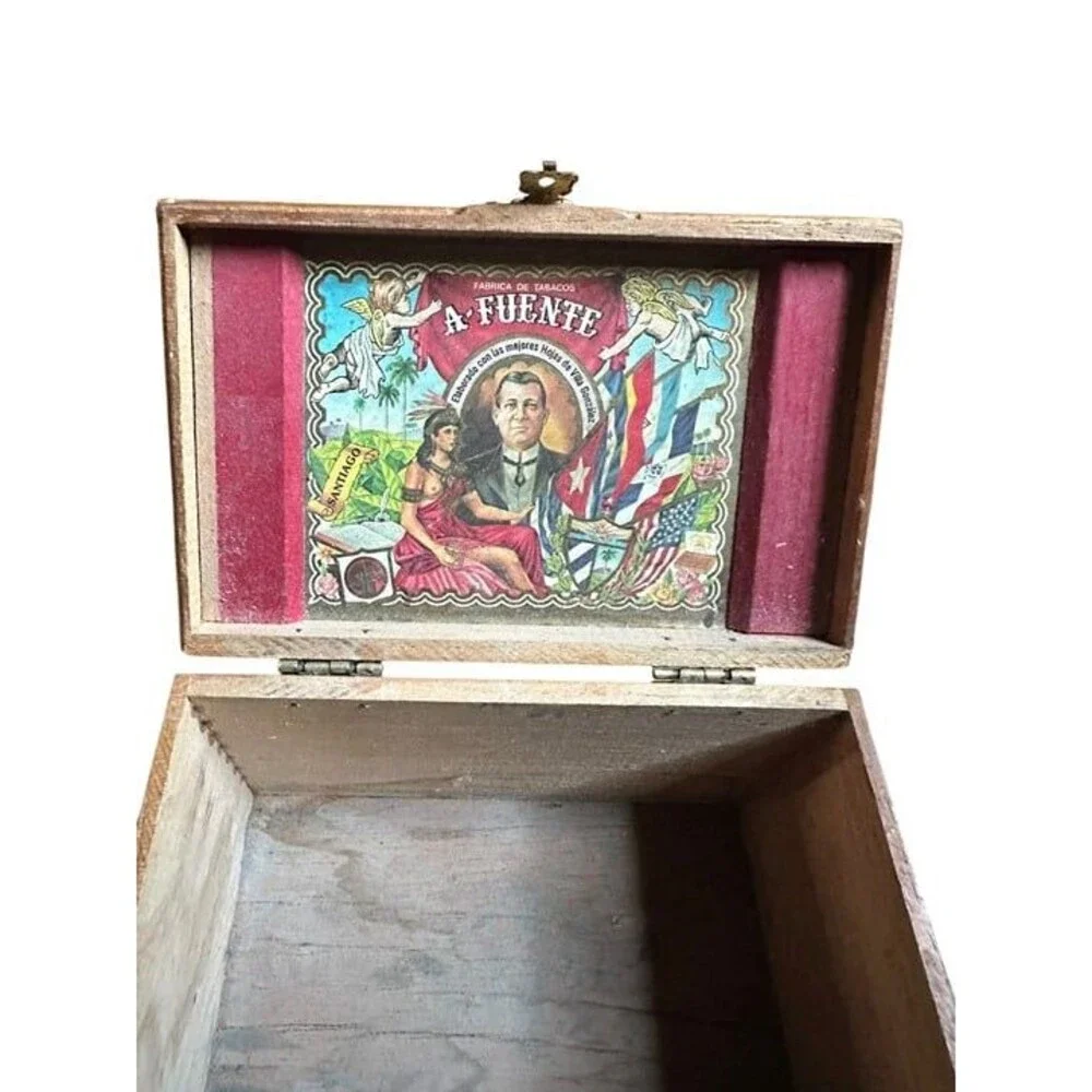 Vintage A-Fuente Flor Fina 8-5-8 Wooden Cigar Box Empty for 25 Cigars with Clasp - Picture 2 of 6